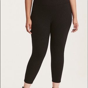 Torrid Cropped Dotted Slim-Fix Pixie Pants